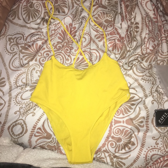 A zaful bathing suit size is X-large (runs small) - Picture 2 of 3